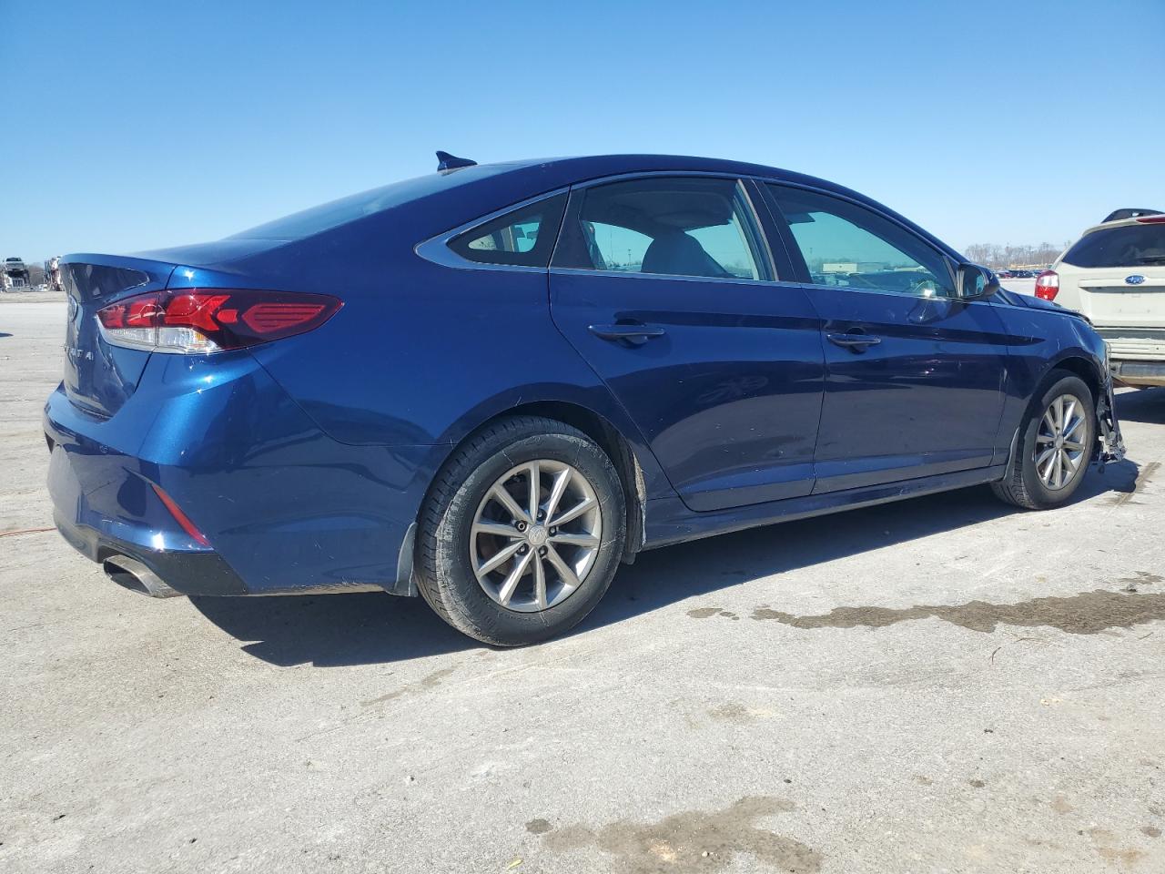 Photo 2 VIN: 5NPE24AF2KH807880 - HYUNDAI SONATA 