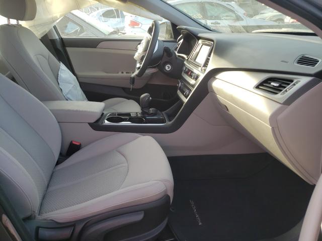 Photo 4 VIN: 5NPE24AF2KH817454 - HYUNDAI SONATA SE 