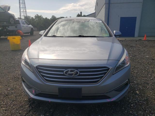 Photo 4 VIN: 5NPE24AF3FH082991 - HYUNDAI SONATA SE 