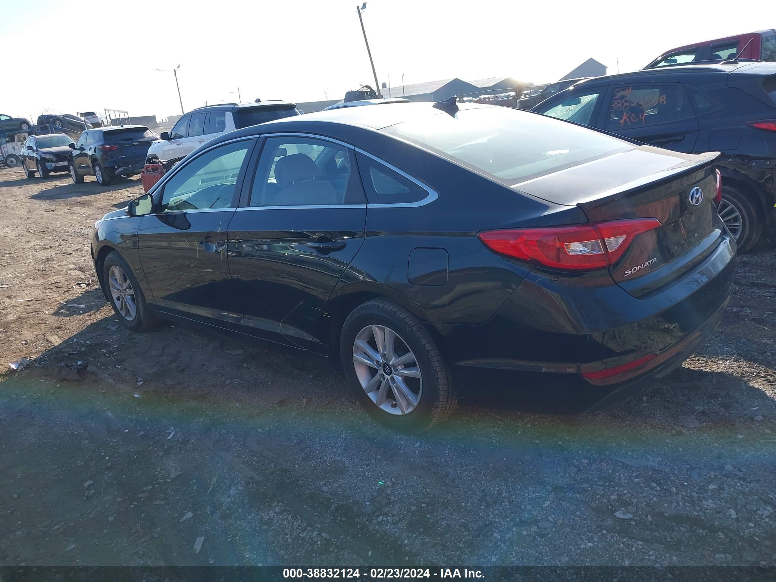 Photo 3 VIN: 5NPE24AF3FH164347 - HYUNDAI SONATA 