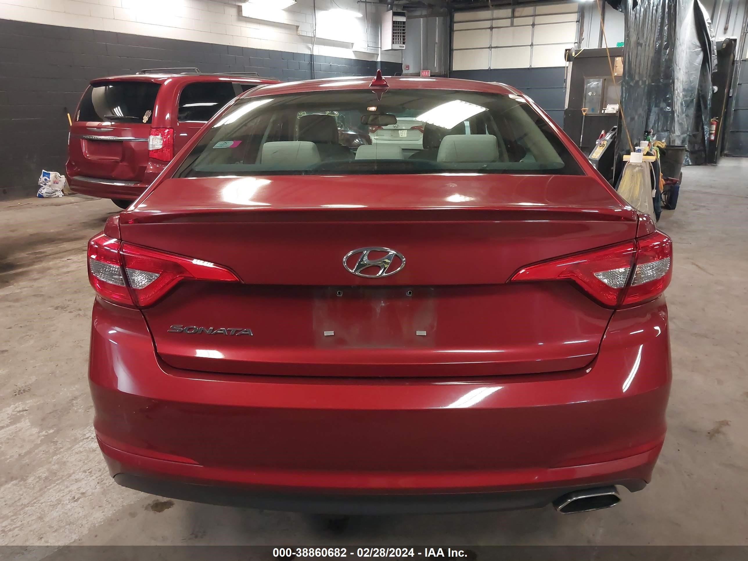 Photo 15 VIN: 5NPE24AF3FH201851 - HYUNDAI SONATA 