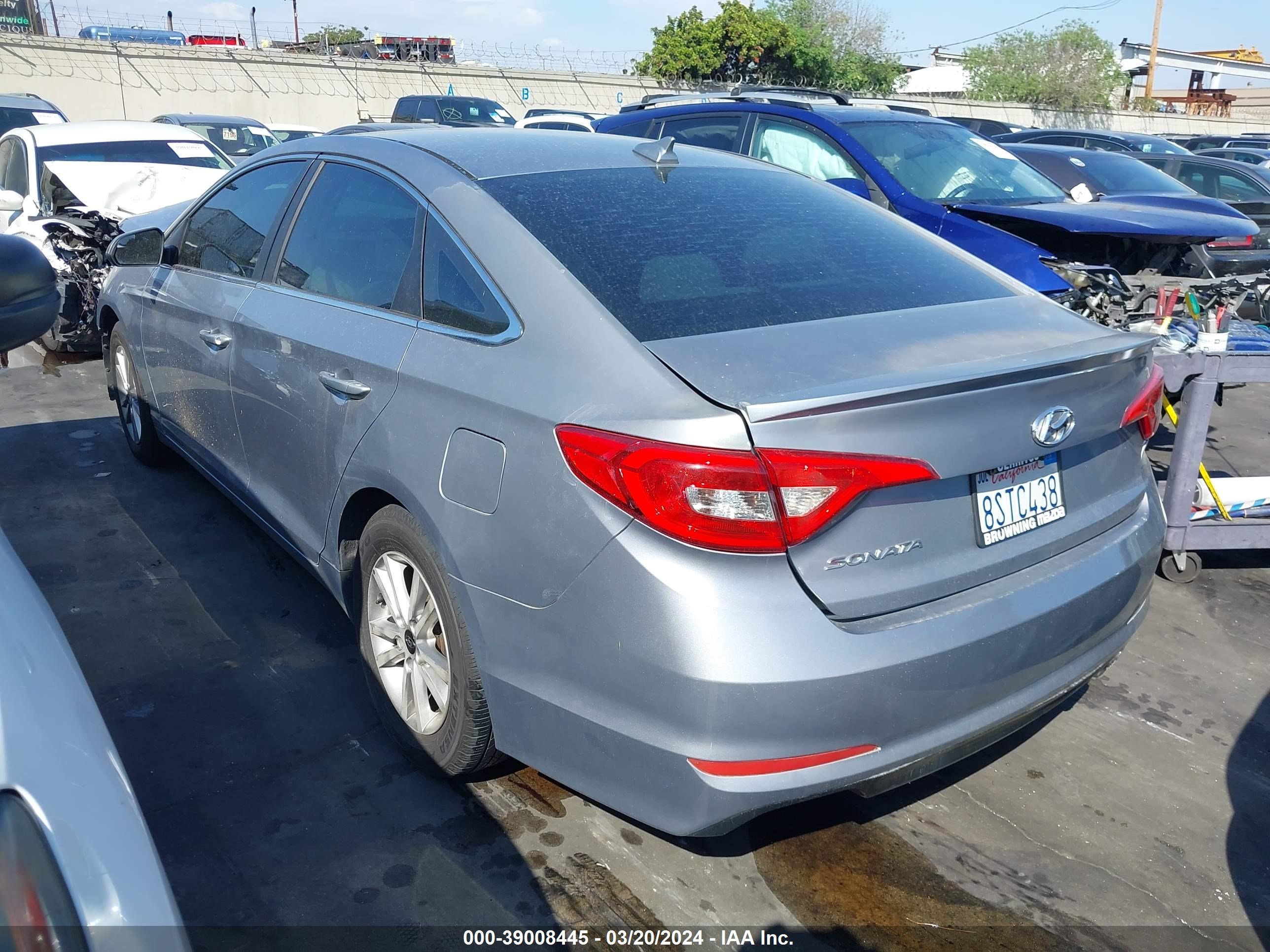 Photo 2 VIN: 5NPE24AF3GH267432 - HYUNDAI SONATA 