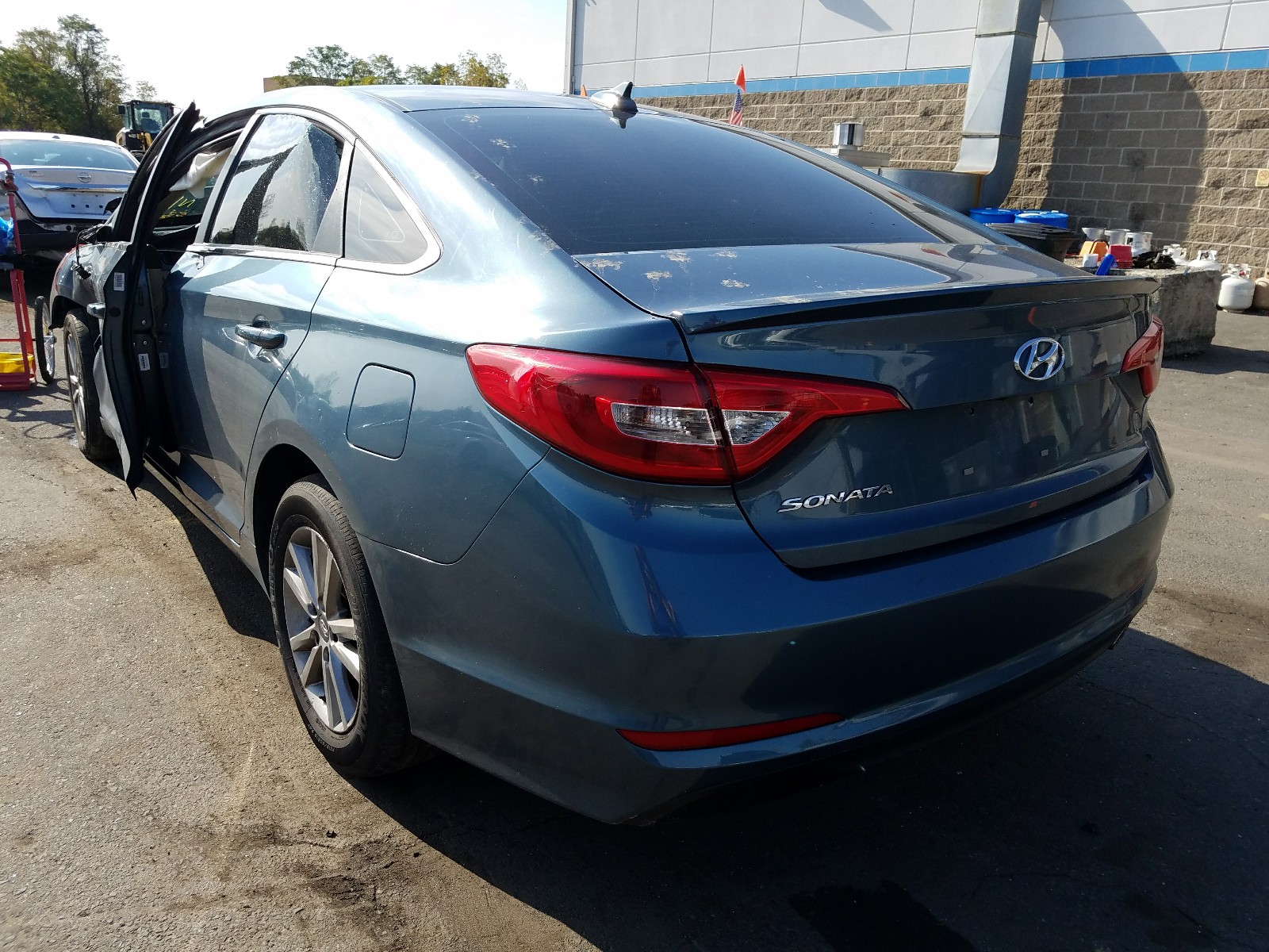 Photo 2 VIN: 5NPE24AF3GH309081 - HYUNDAI SONATA SE 