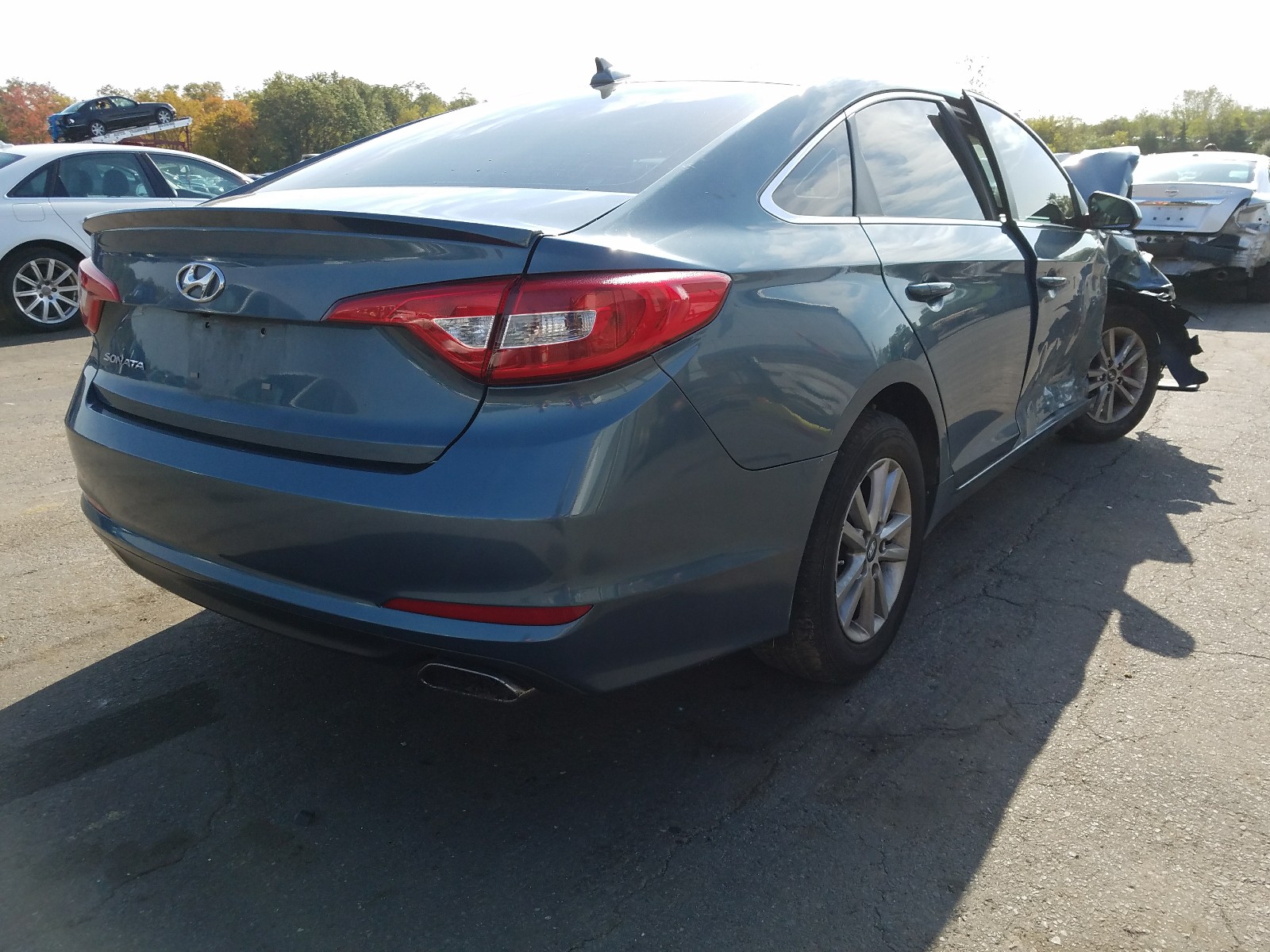 Photo 3 VIN: 5NPE24AF3GH309081 - HYUNDAI SONATA SE 