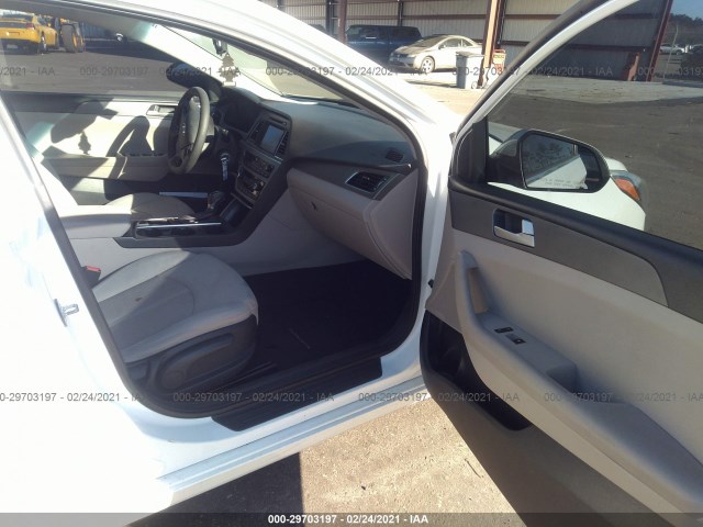 Photo 4 VIN: 5NPE24AF3GH322297 - HYUNDAI SONATA 