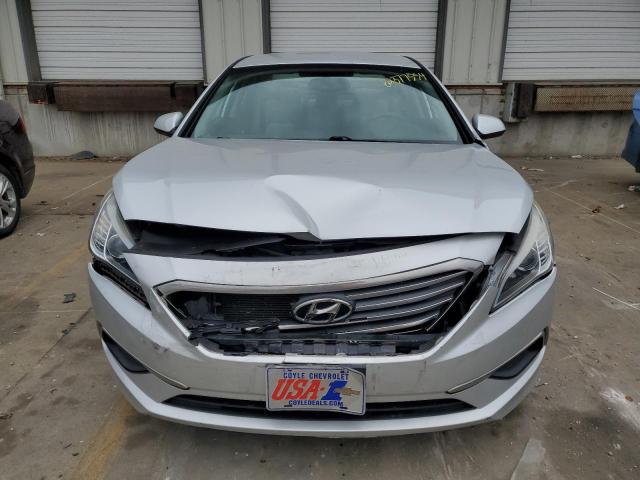 Photo 4 VIN: 5NPE24AF3GH353601 - HYUNDAI SONATA SE 