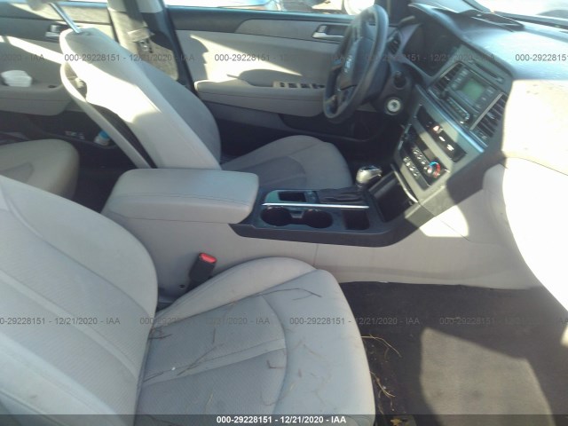 Photo 4 VIN: 5NPE24AF3GH404434 - HYUNDAI SONATA 