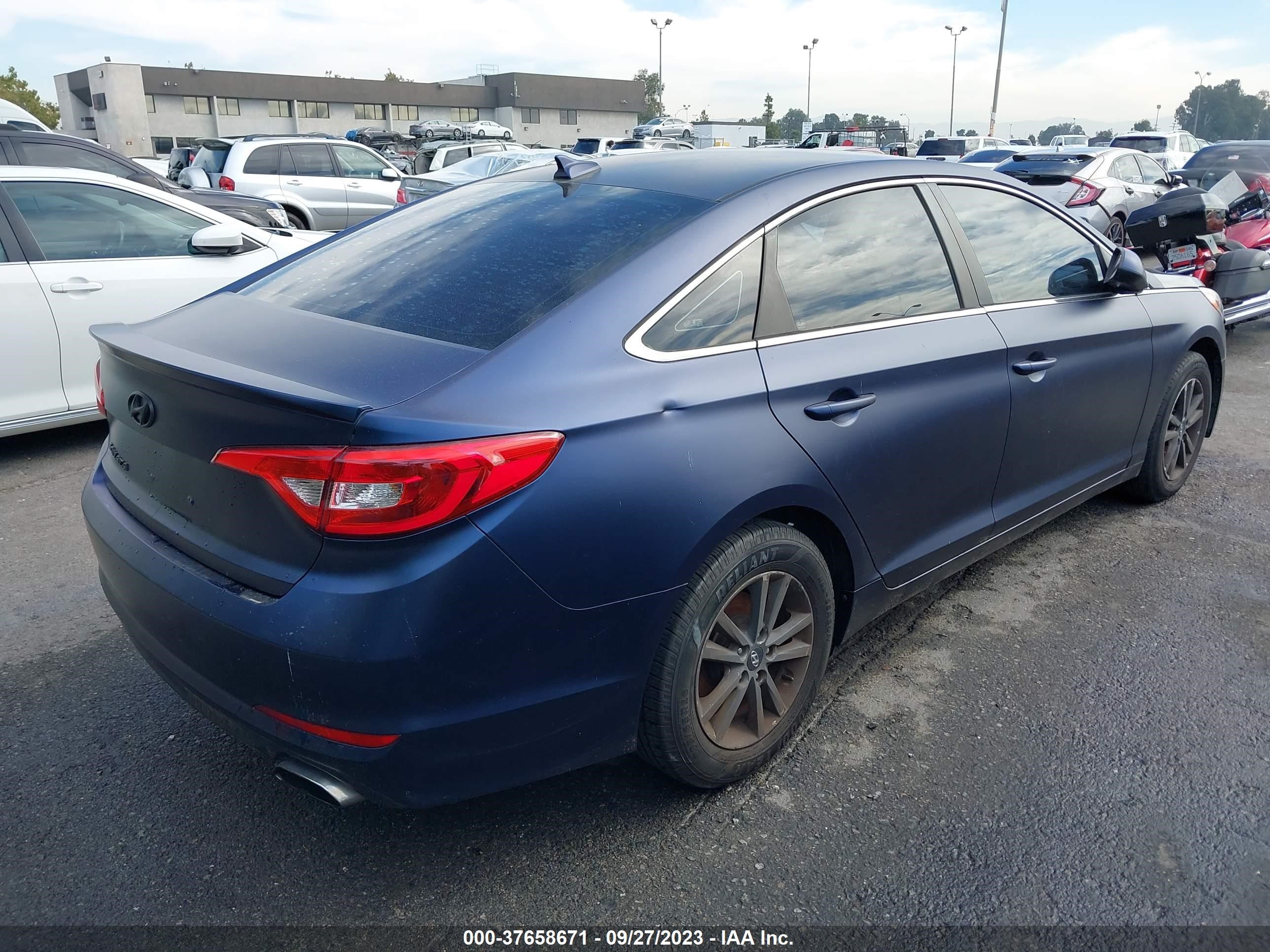 Photo 3 VIN: 5NPE24AF3HH469866 - HYUNDAI SONATA 