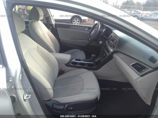 Photo 4 VIN: 5NPE24AF3HH484061 - HYUNDAI SONATA 