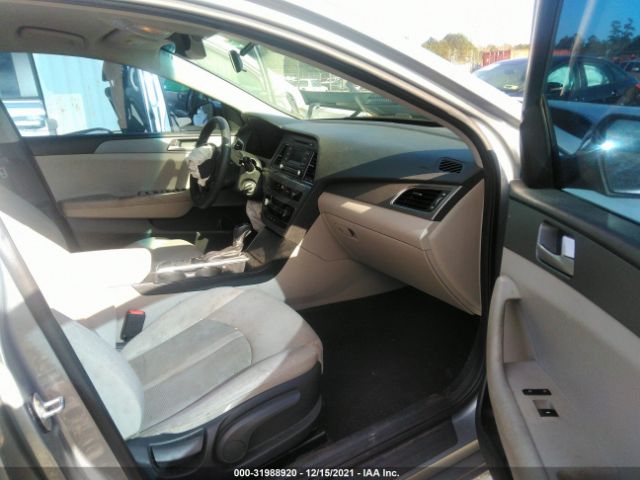 Photo 4 VIN: 5NPE24AF3HH492211 - HYUNDAI SONATA 