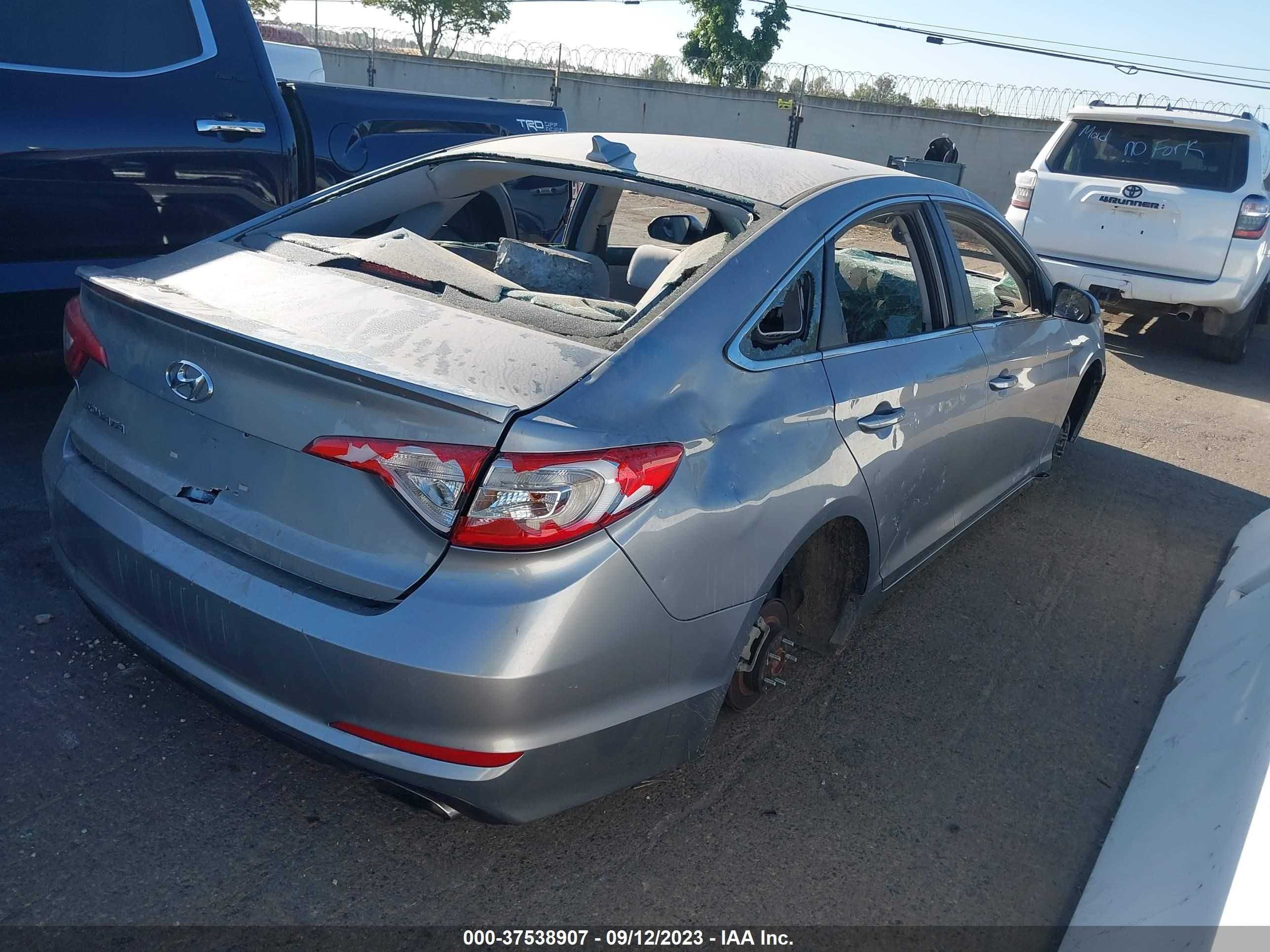 Photo 3 VIN: 5NPE24AF3HH516863 - HYUNDAI SONATA 