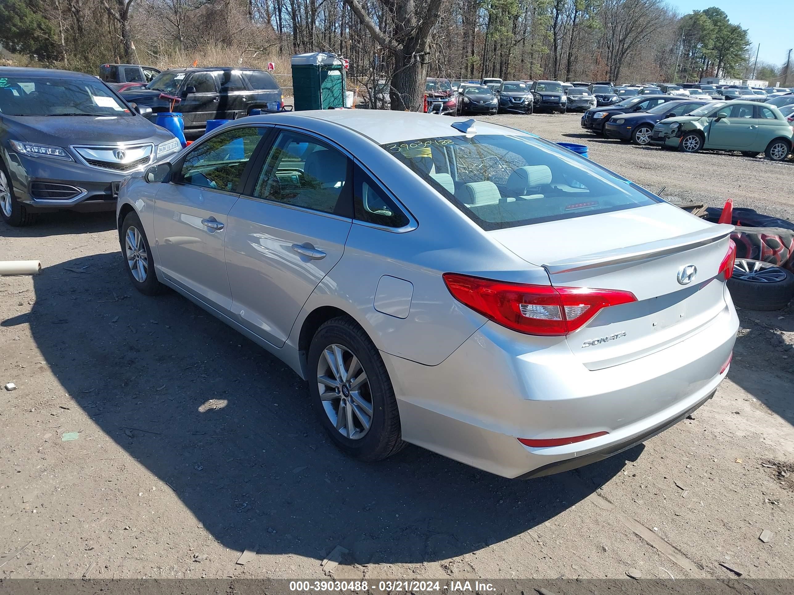 Photo 2 VIN: 5NPE24AF3HH522520 - HYUNDAI SONATA 