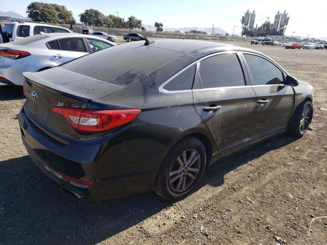 Photo 2 VIN: 5NPE24AF3HH524333 - HYUNDAI SONATA 