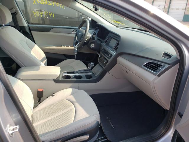 Photo 4 VIN: 5NPE24AF3HH528821 - HYUNDAI SONATA SE 