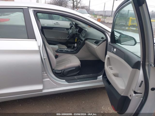 Photo 4 VIN: 5NPE24AF3HH552536 - HYUNDAI SONATA 