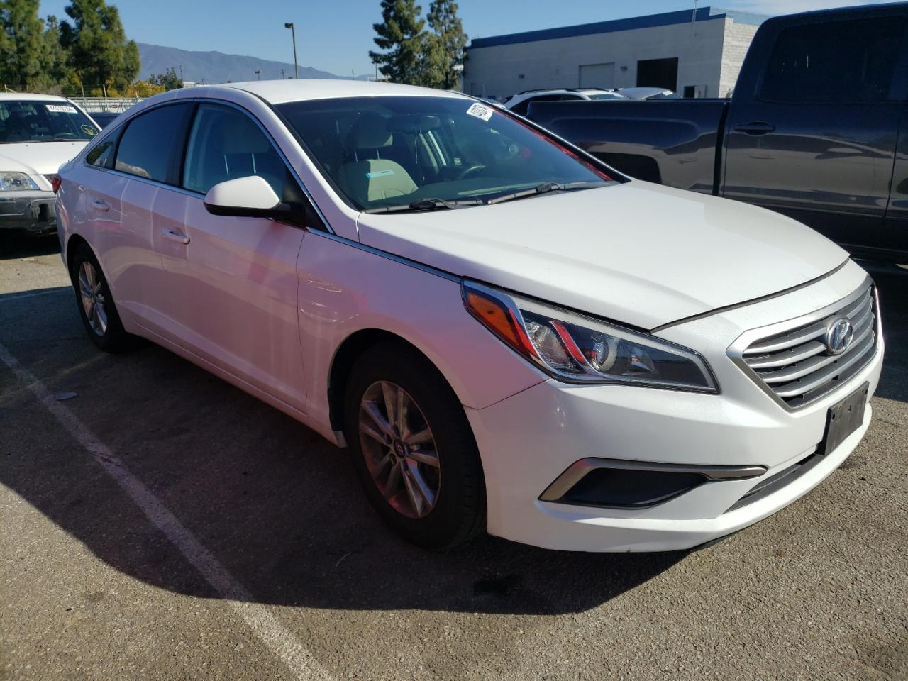 Photo 3 VIN: 5NPE24AF3HH556103 - HYUNDAI SONATA 