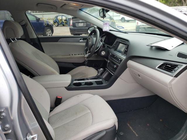 Photo 4 VIN: 5NPE24AF3HH569403 - HYUNDAI SONATA SE 