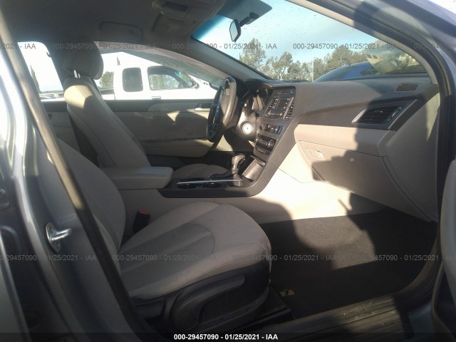 Photo 4 VIN: 5NPE24AF3HH588291 - HYUNDAI SONATA 