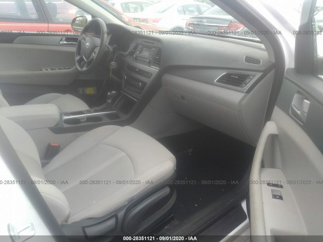 Photo 4 VIN: 5NPE24AF3HH589084 - HYUNDAI SONATA 