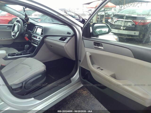 Photo 4 VIN: 5NPE24AF3JH668809 - HYUNDAI SONATA 