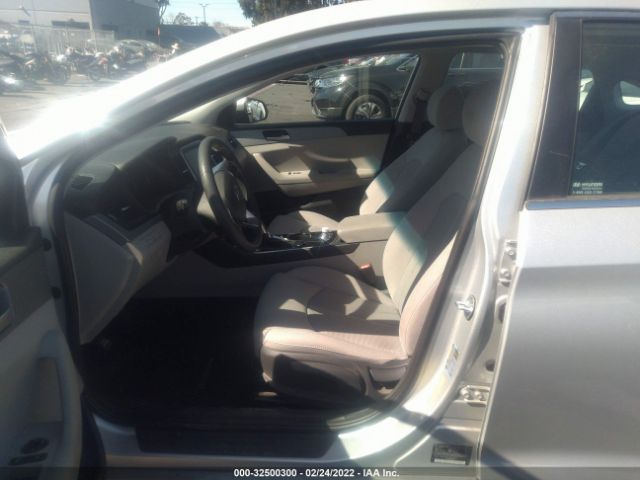 Photo 4 VIN: 5NPE24AF3JH672911 - HYUNDAI SONATA 