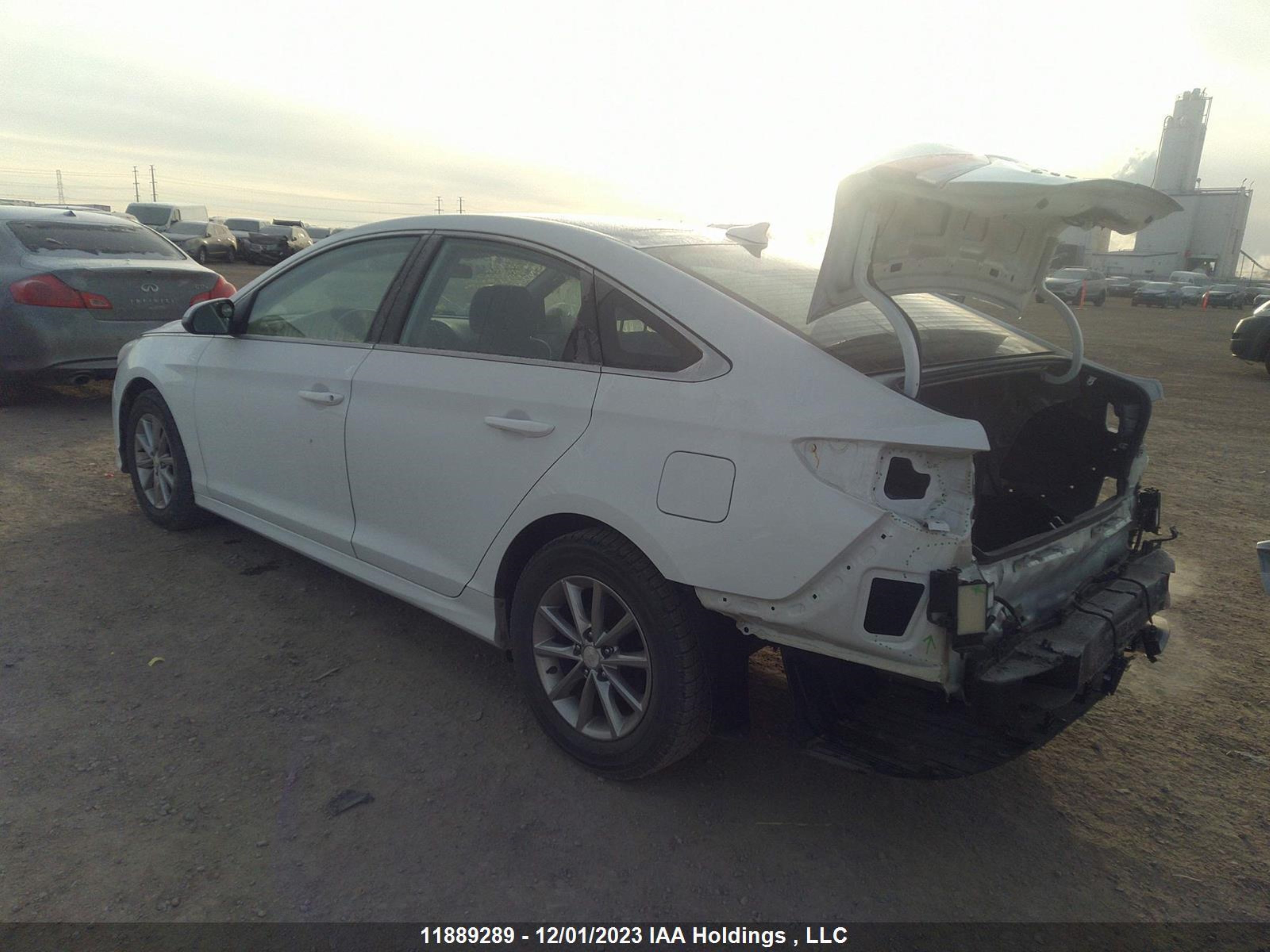 Photo 2 VIN: 5NPE24AF3JH690390 - HYUNDAI SONATA 