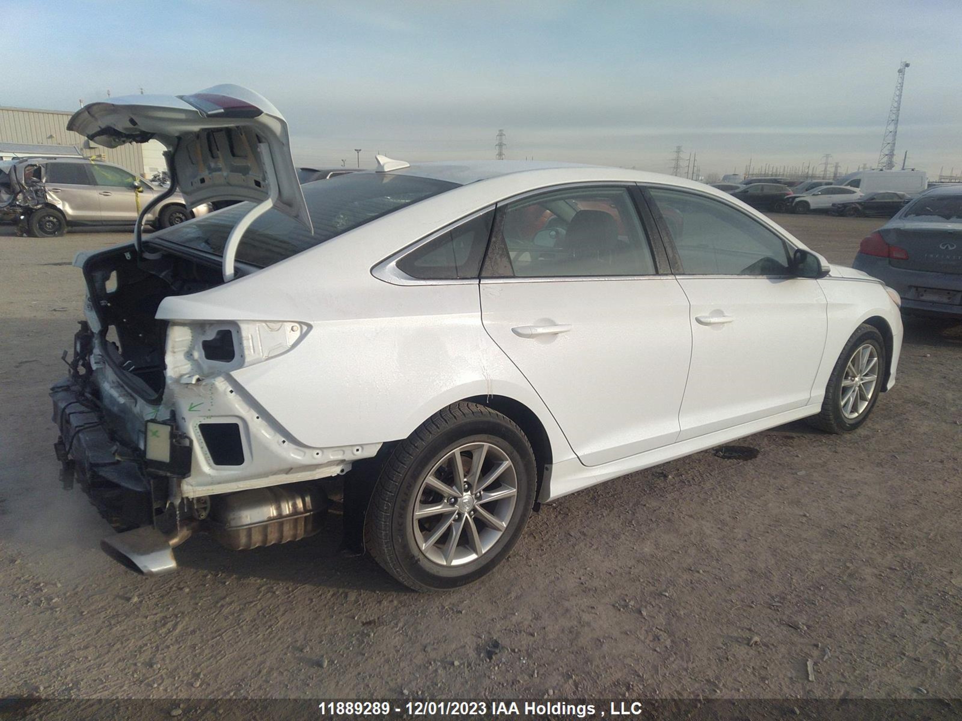 Photo 3 VIN: 5NPE24AF3JH690390 - HYUNDAI SONATA 