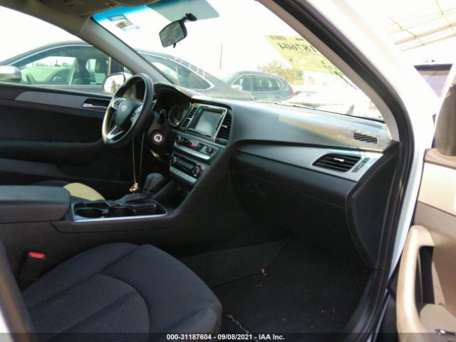 Photo 4 VIN: 5NPE24AF3JH704255 - HYUNDAI SONATA 