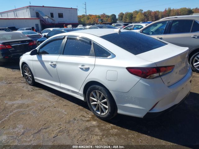 Photo 2 VIN: 5NPE24AF3JH705650 - HYUNDAI SONATA 