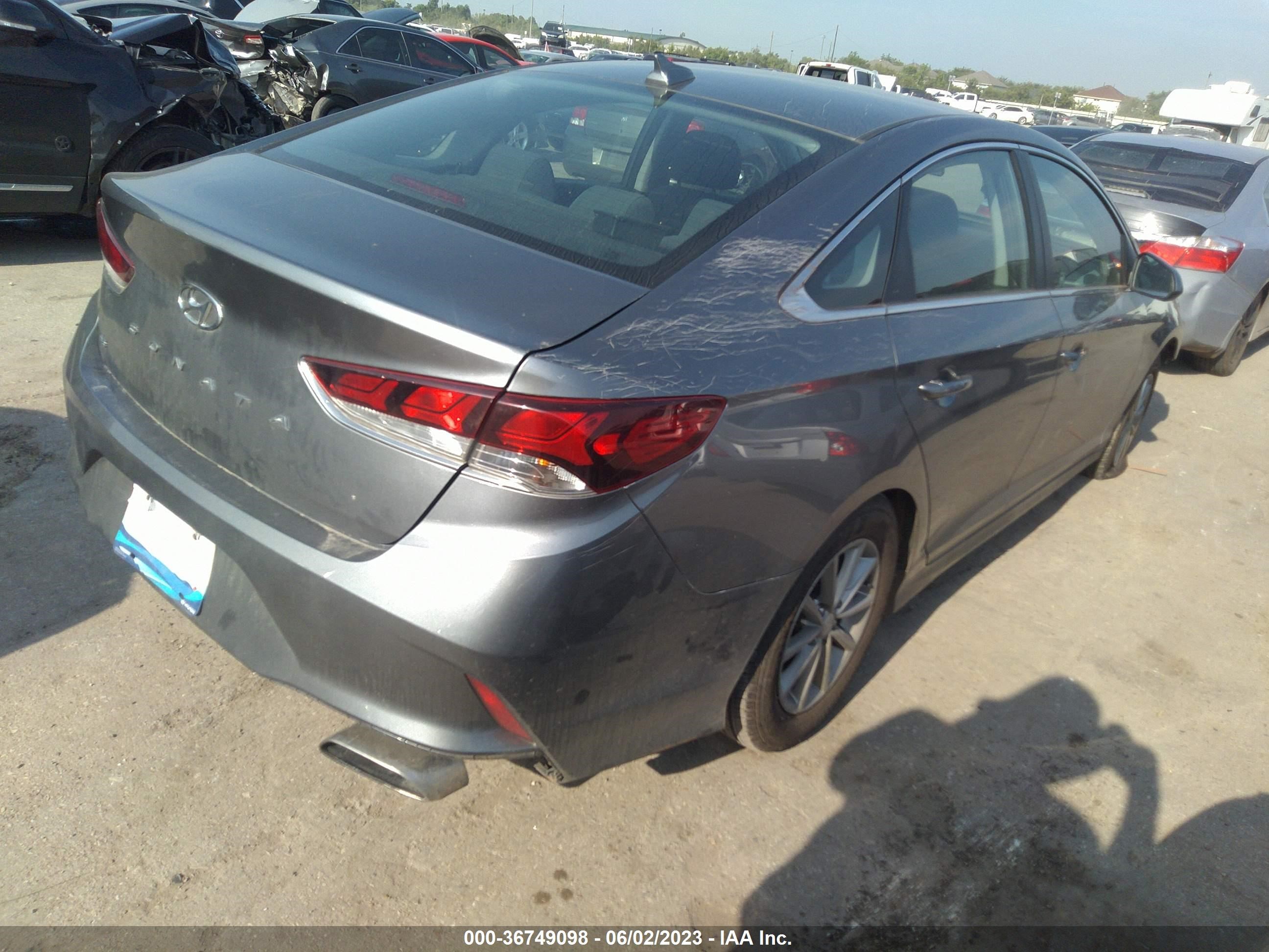 Photo 3 VIN: 5NPE24AF3JH714171 - HYUNDAI SONATA 