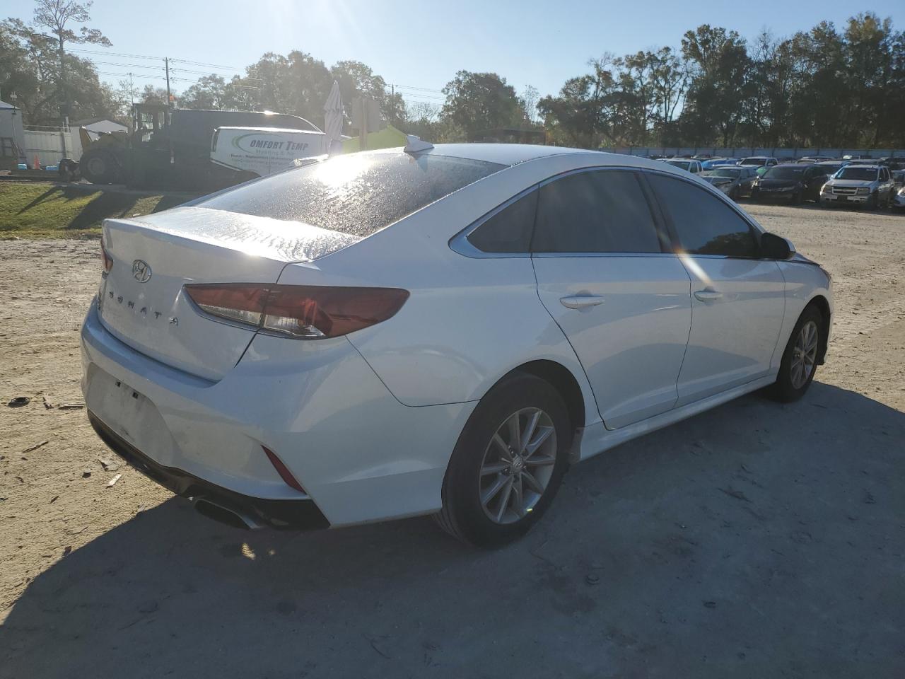 Photo 2 VIN: 5NPE24AF3KH741887 - HYUNDAI SONATA 