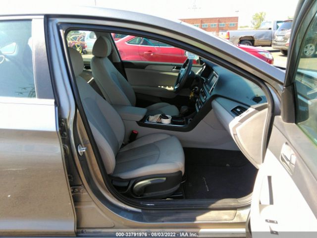 Photo 4 VIN: 5NPE24AF3KH758415 - HYUNDAI SONATA 