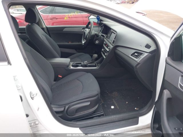 Photo 4 VIN: 5NPE24AF3KH772797 - HYUNDAI SONATA 