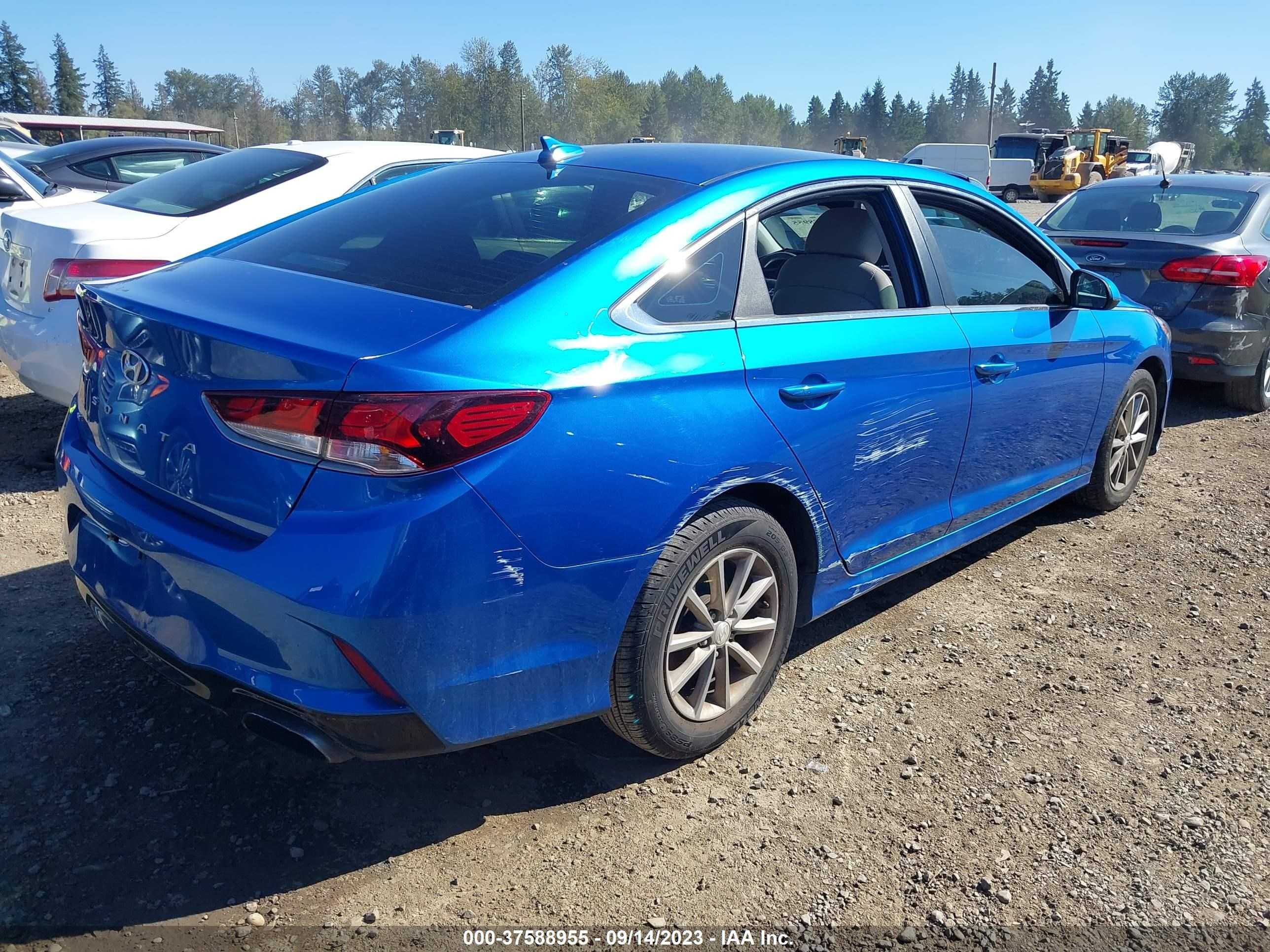 Photo 3 VIN: 5NPE24AF3KH775750 - HYUNDAI SONATA 