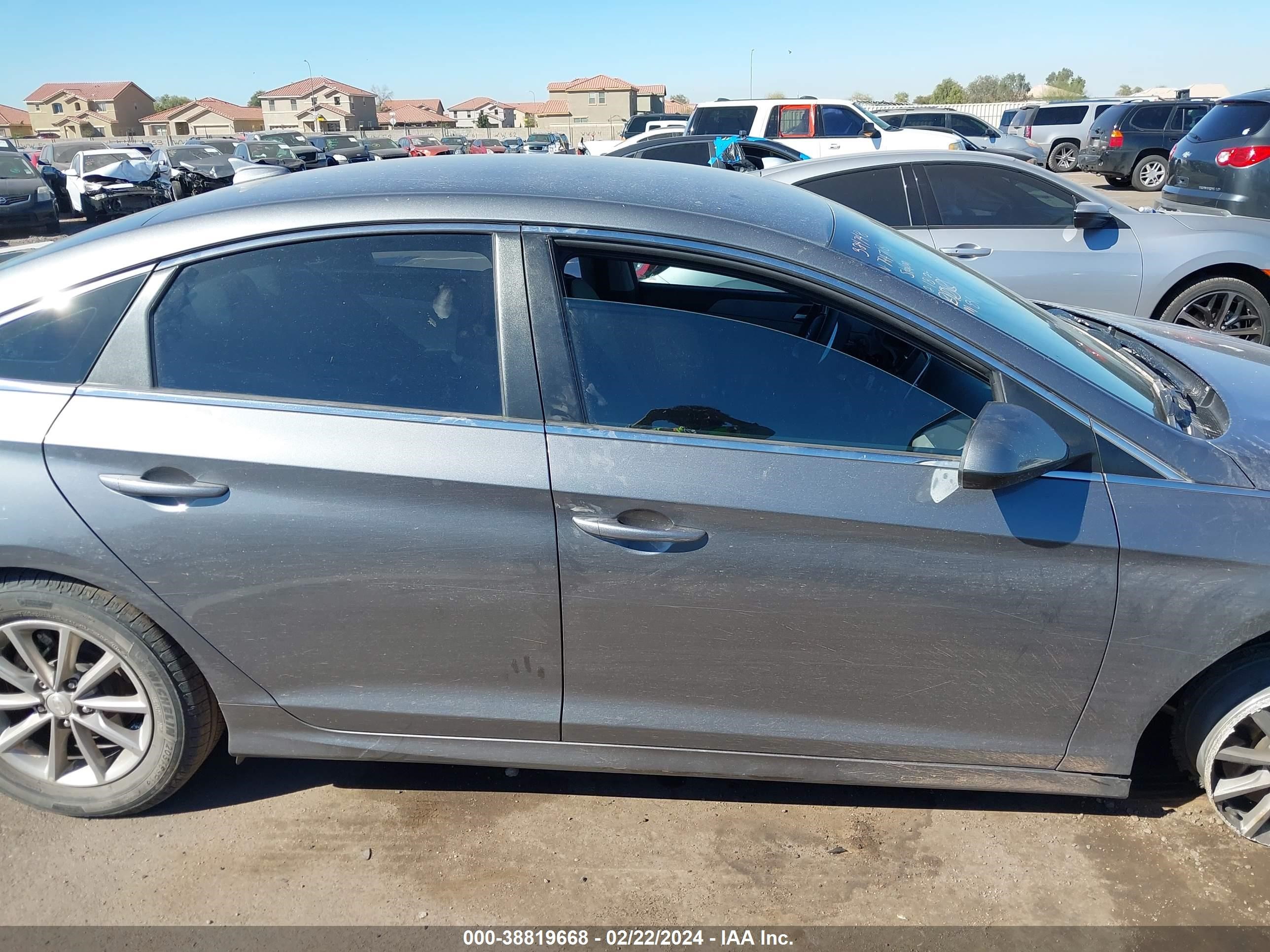 Photo 12 VIN: 5NPE24AF3KH794718 - HYUNDAI SONATA 