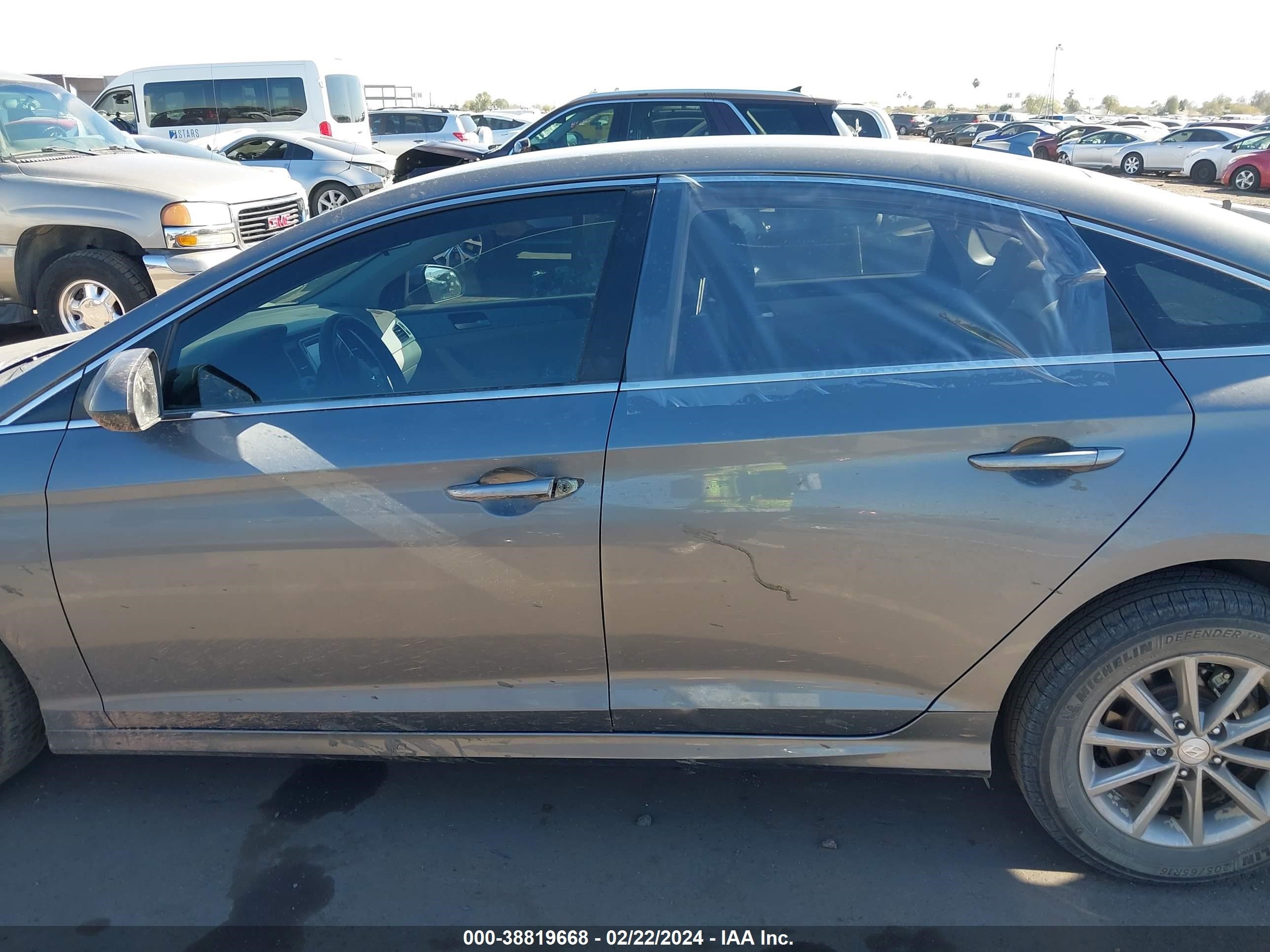 Photo 13 VIN: 5NPE24AF3KH794718 - HYUNDAI SONATA 