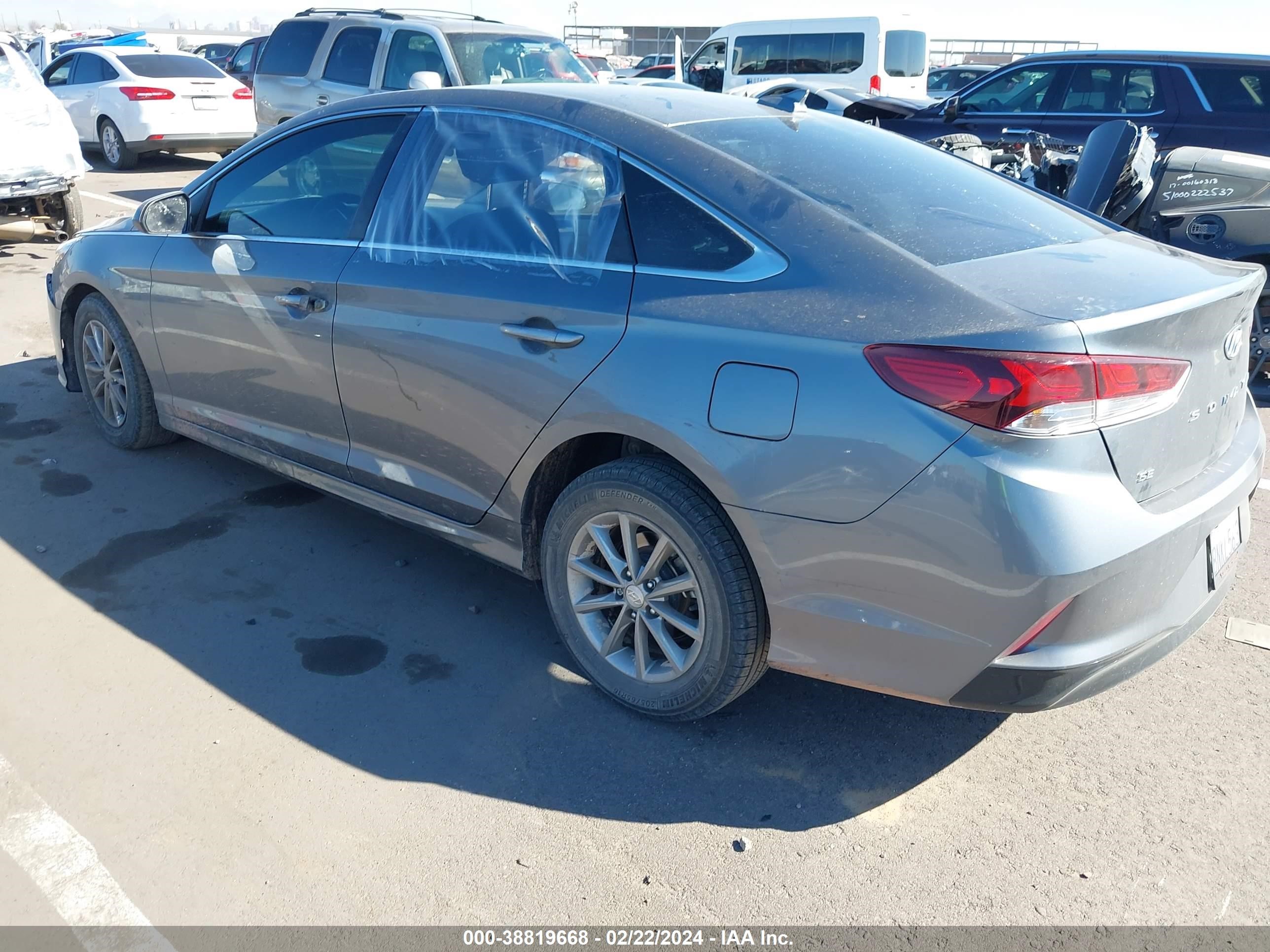 Photo 2 VIN: 5NPE24AF3KH794718 - HYUNDAI SONATA 