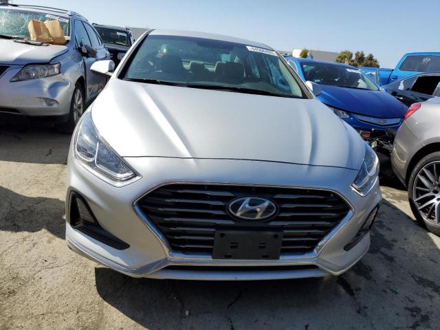 Photo 4 VIN: 5NPE24AF3KH798302 - HYUNDAI SONATA SE 