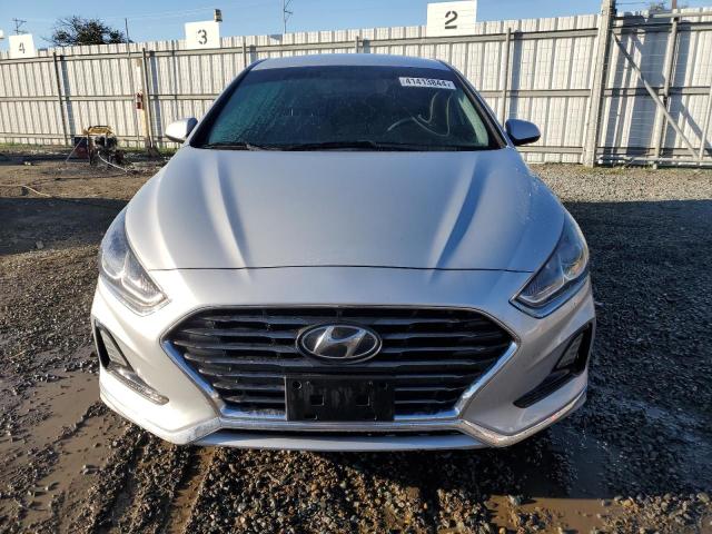 Photo 4 VIN: 5NPE24AF3KH799417 - HYUNDAI SONATA SE 