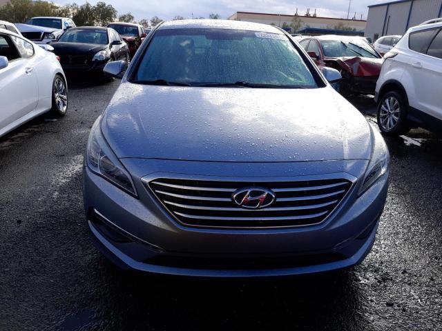 Photo 4 VIN: 5NPE24AF4FH098200 - HYUNDAI SONATA SE 