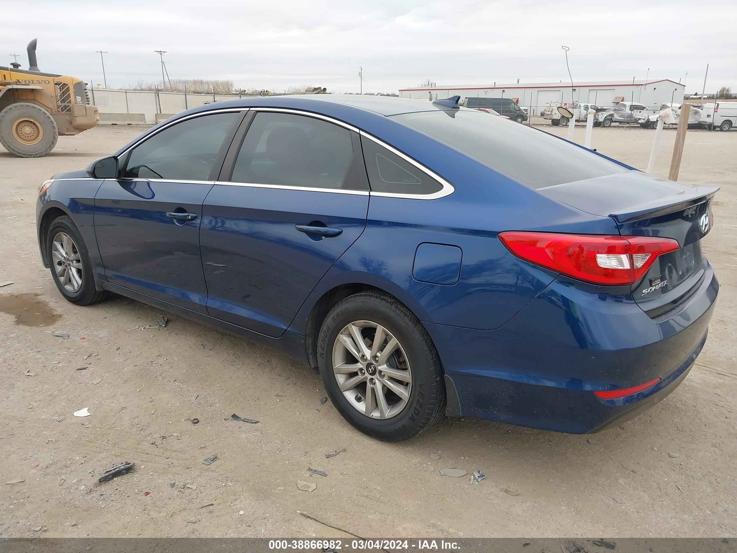 Photo 2 VIN: 5NPE24AF4FH170111 - HYUNDAI SONATA 