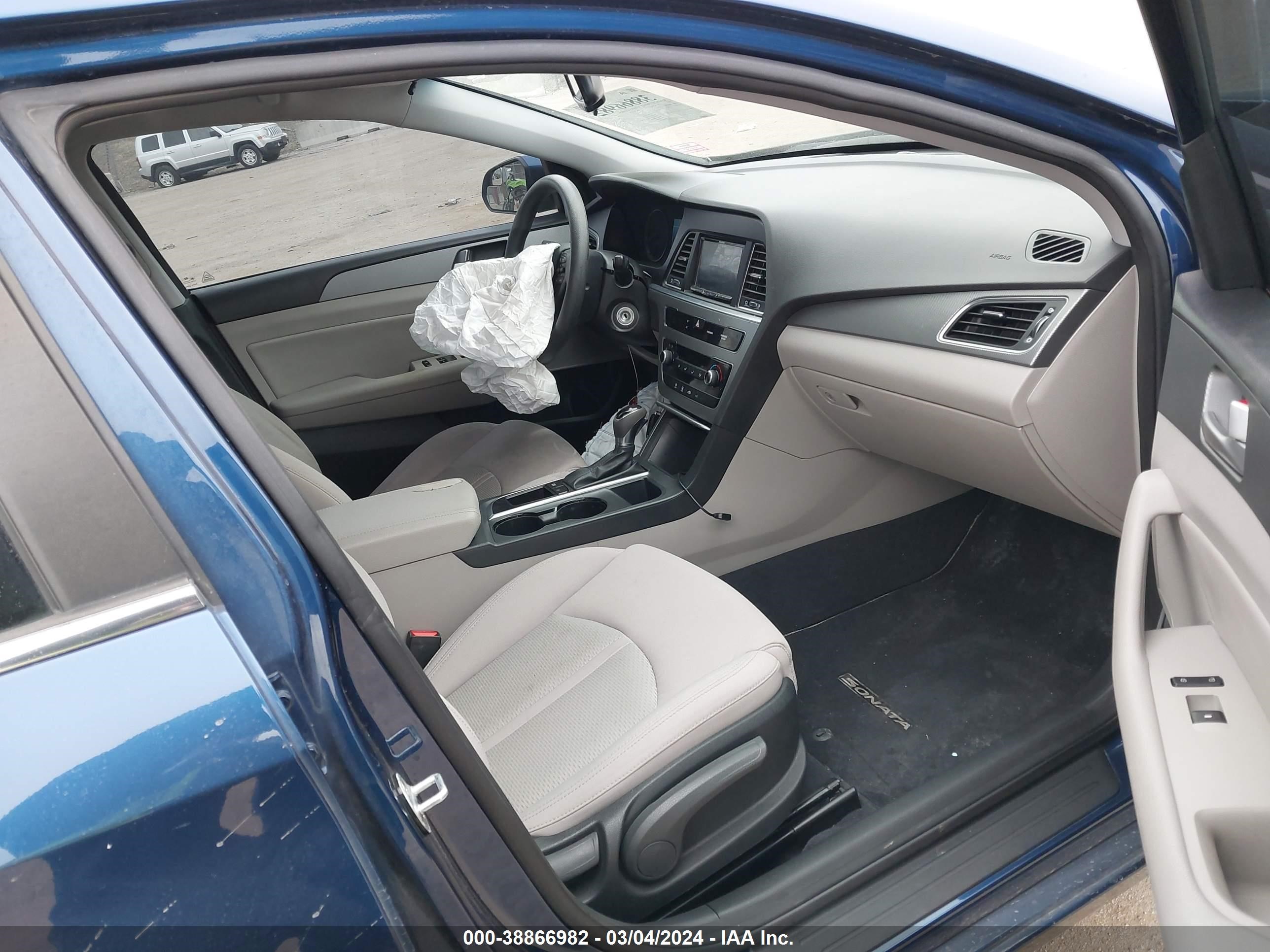 Photo 4 VIN: 5NPE24AF4FH170111 - HYUNDAI SONATA 