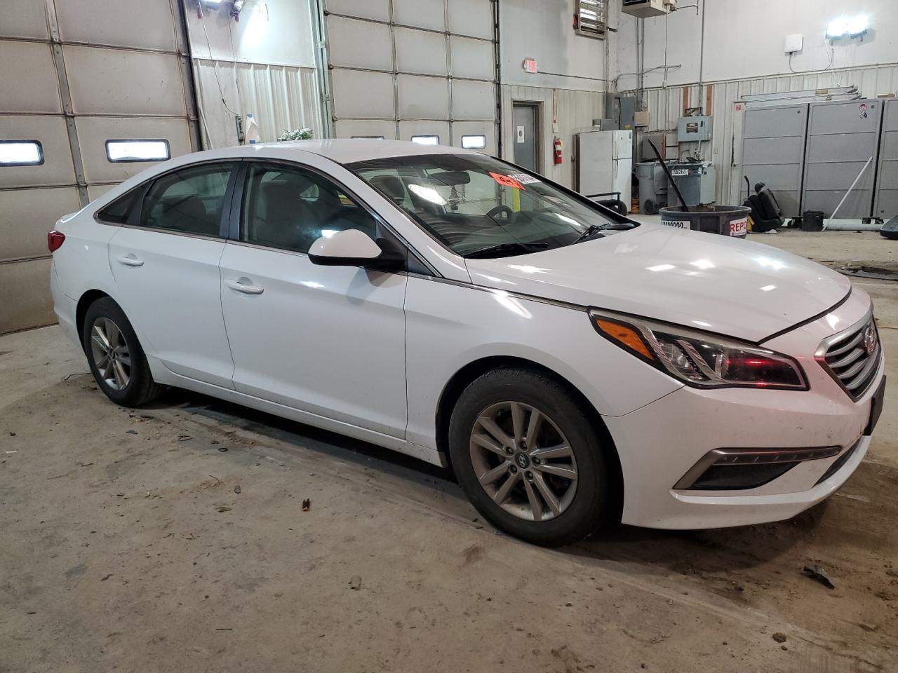 Photo 3 VIN: 5NPE24AF4FH184638 - HYUNDAI SONATA 