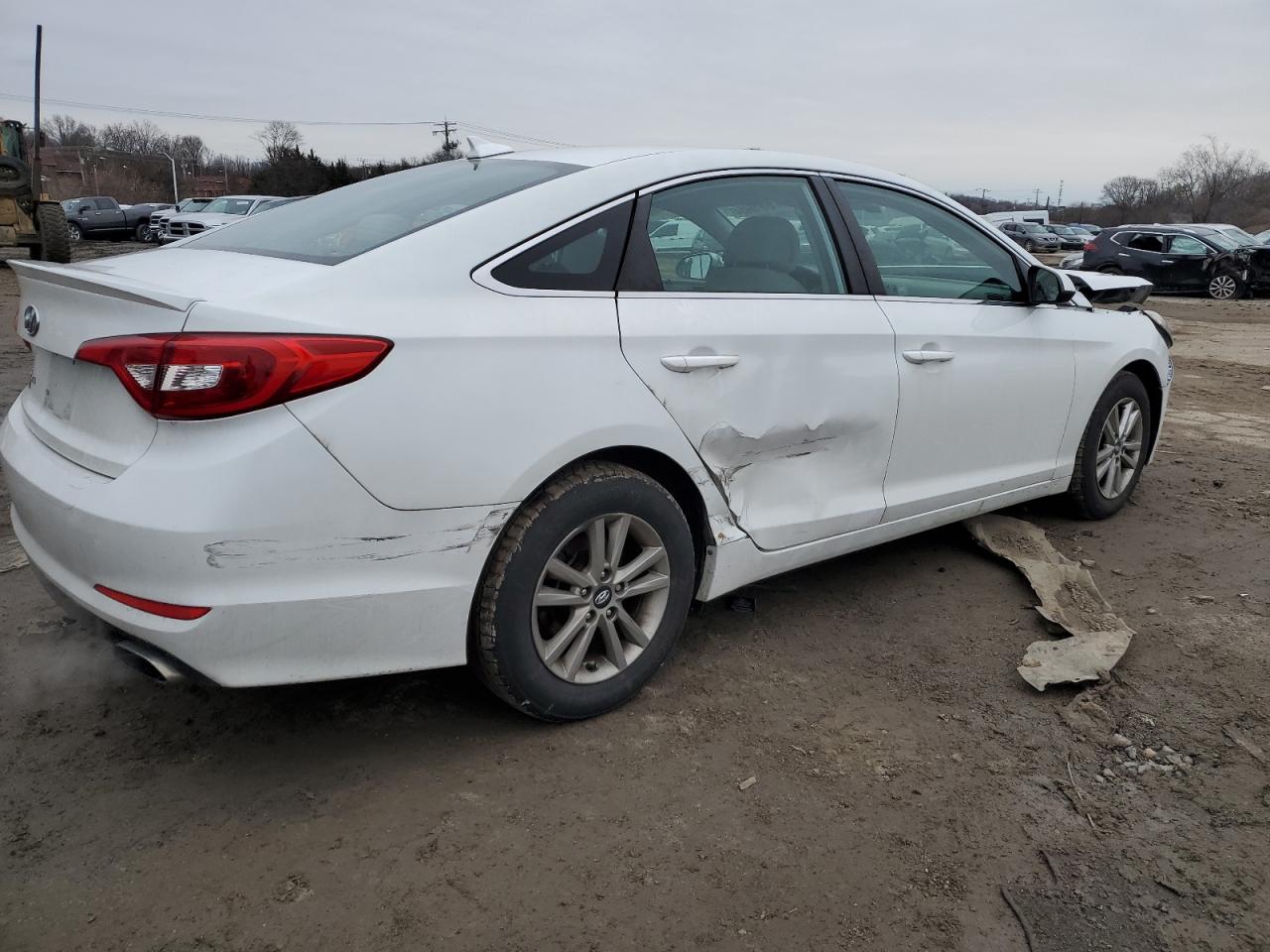 Photo 2 VIN: 5NPE24AF4FH232297 - HYUNDAI SONATA 