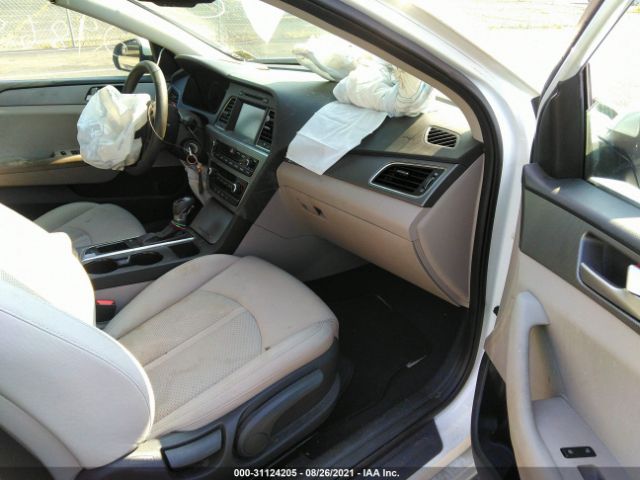 Photo 4 VIN: 5NPE24AF4GH270131 - HYUNDAI SONATA 