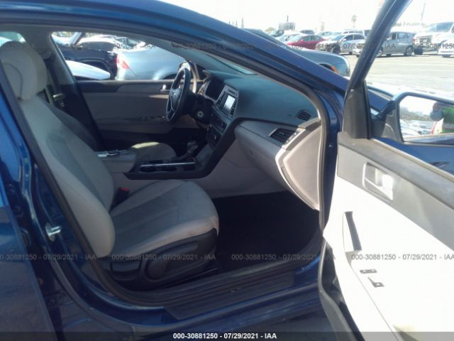 Photo 4 VIN: 5NPE24AF4GH327184 - HYUNDAI SONATA 