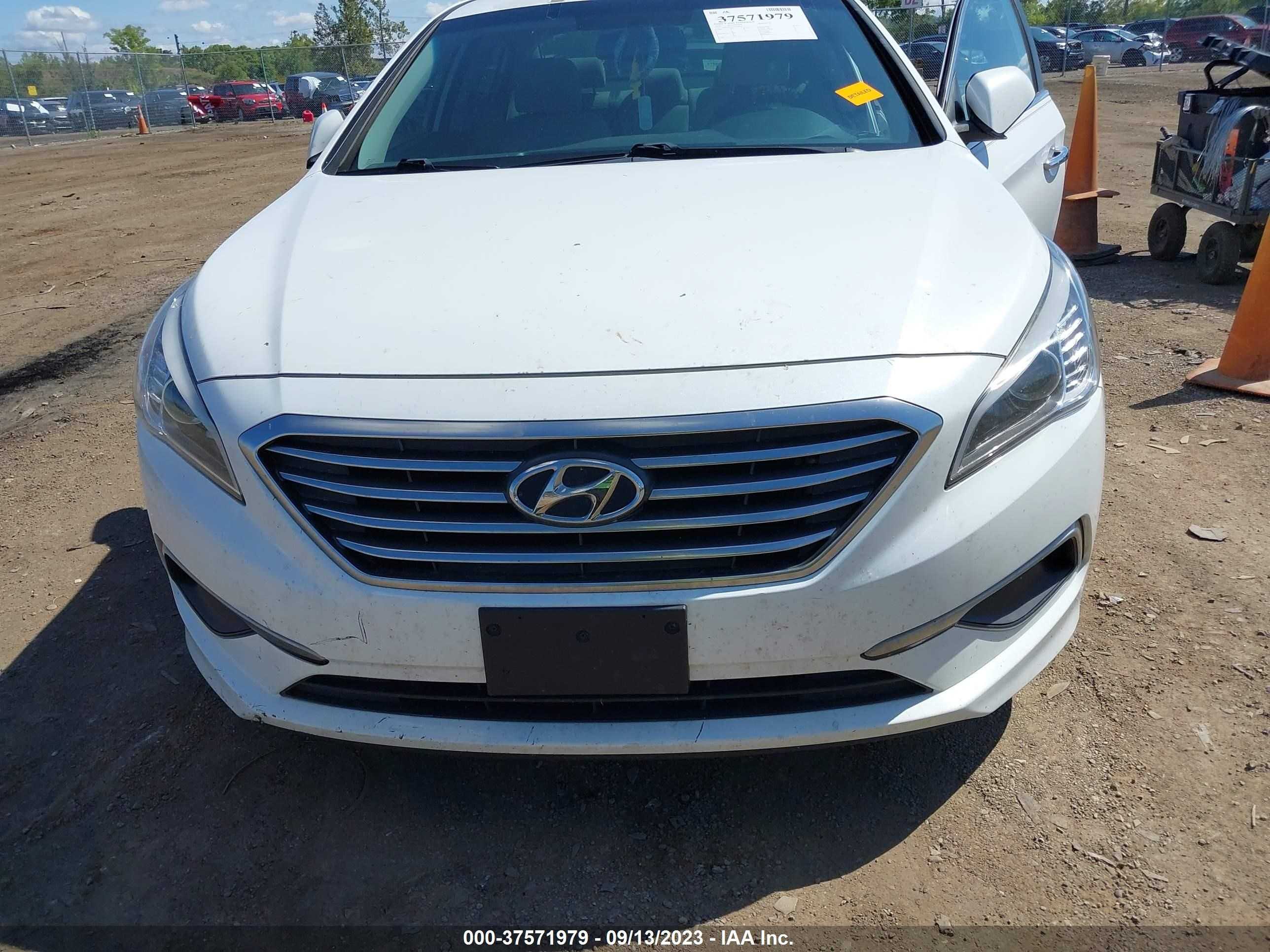 Photo 5 VIN: 5NPE24AF4GH358094 - HYUNDAI SONATA 