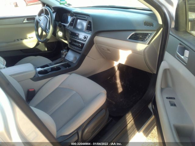 Photo 4 VIN: 5NPE24AF4GH433893 - HYUNDAI SONATA 