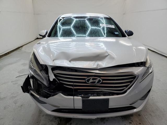 Photo 4 VIN: 5NPE24AF4HH502261 - HYUNDAI SONATA SE 