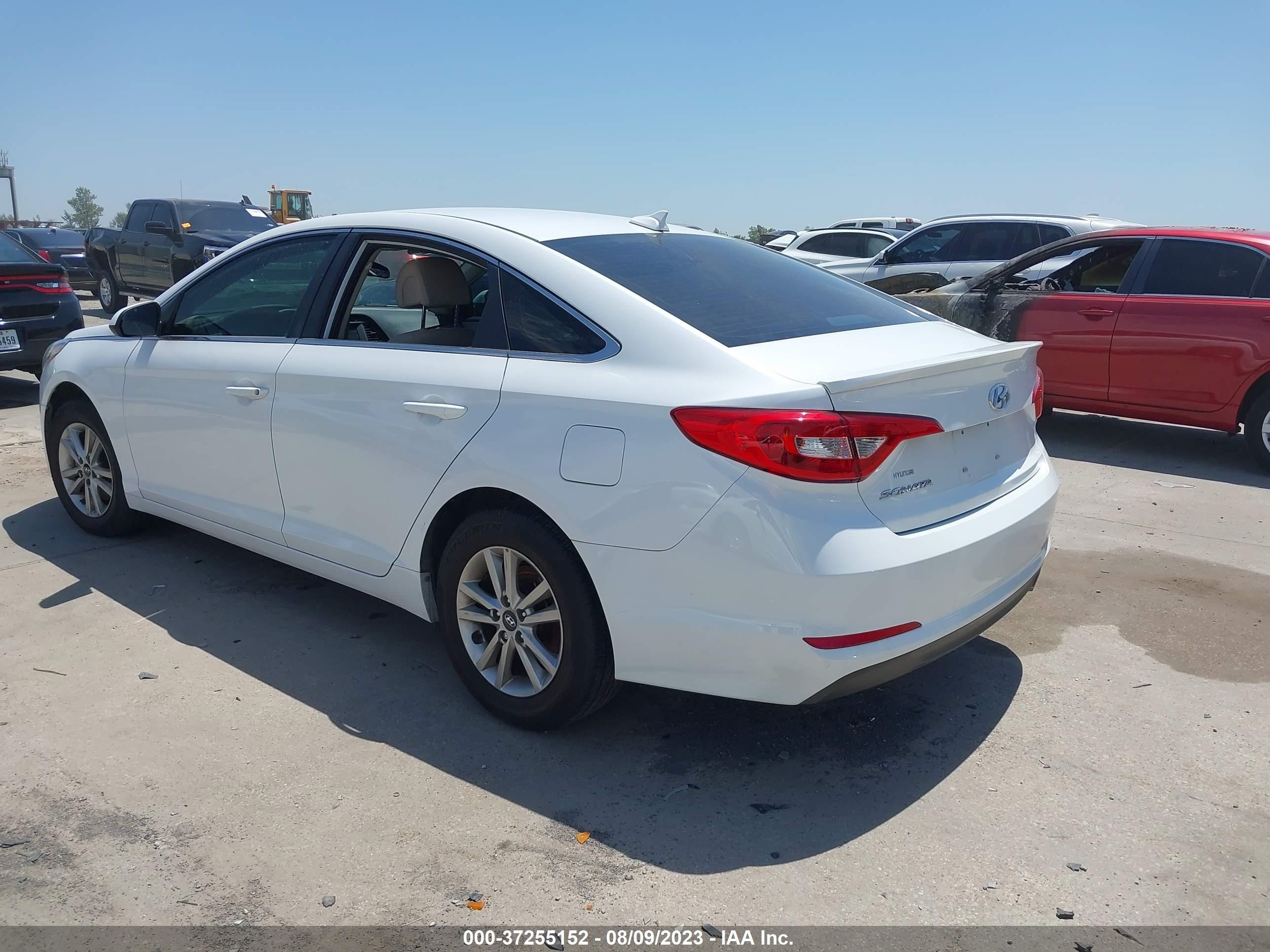 Photo 2 VIN: 5NPE24AF4HH536166 - HYUNDAI SONATA 